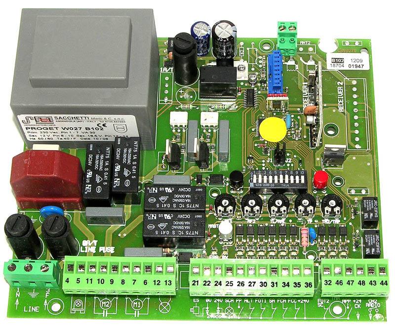 Carte électronique 220V pour motorisation portail avec radio intégrée - PROGET srl - Distributeur : TREBI